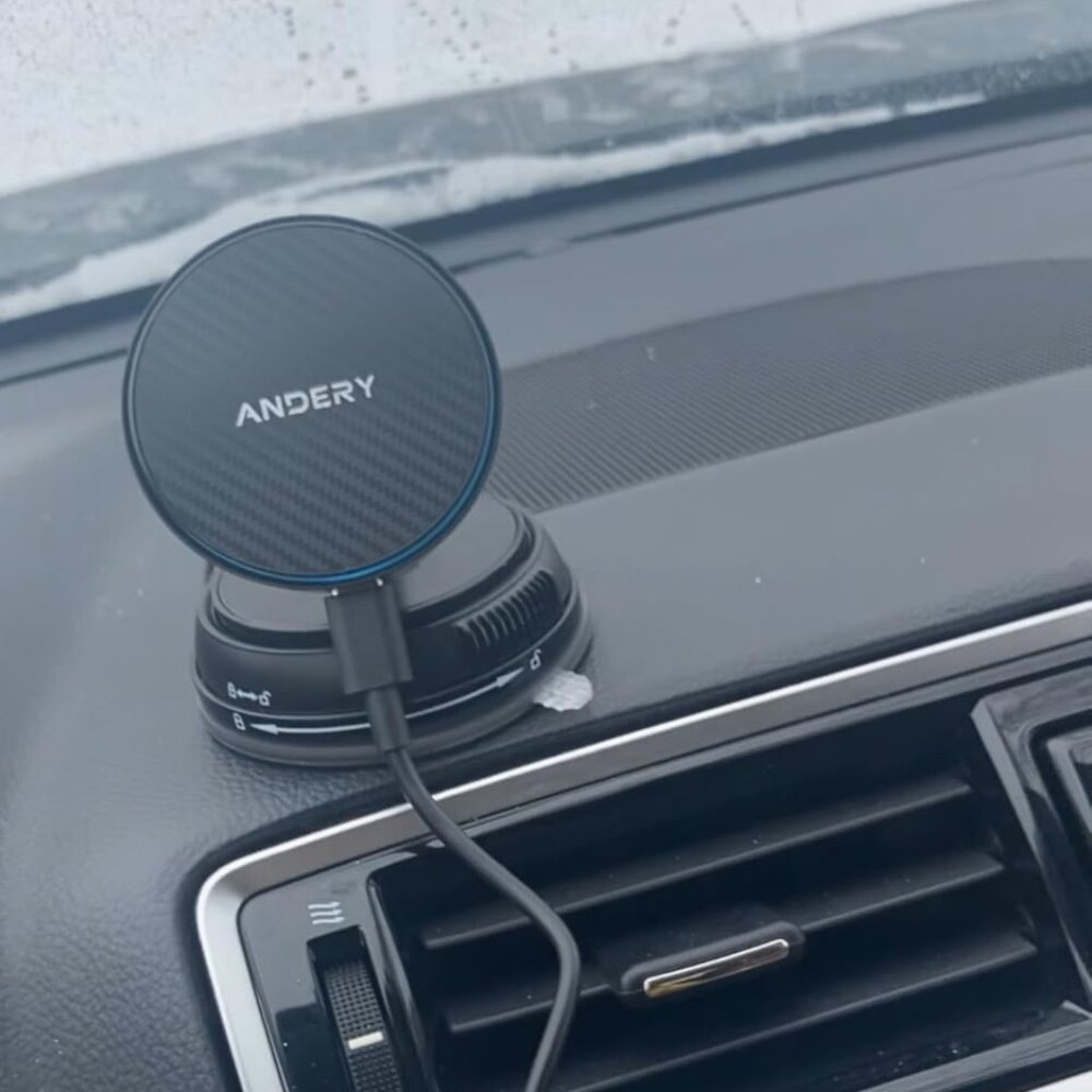 iPhone Magsafe Car Mount Charger (NWT)